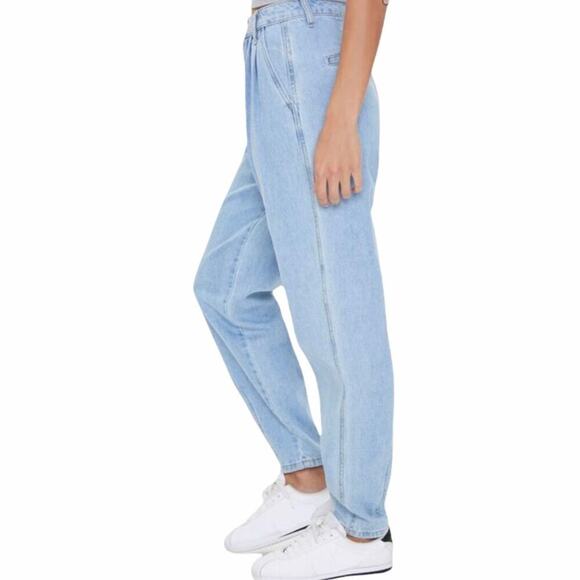 Forever 21 Pleated Light Wash Straight Leg Jeans - Picture 2 of 9
